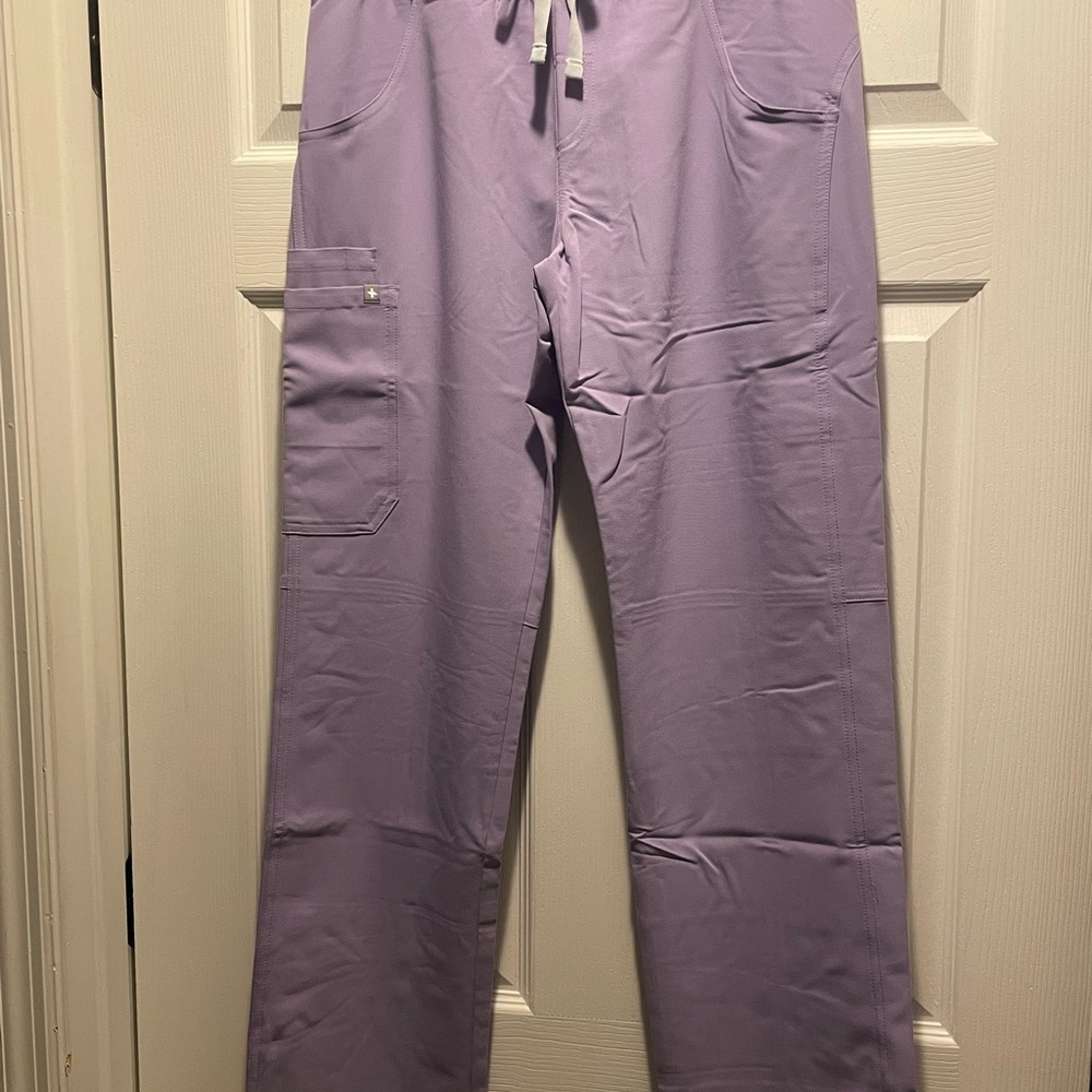 Women’s Figs Lavender Dew Kade scrub pants size small. New With Tags